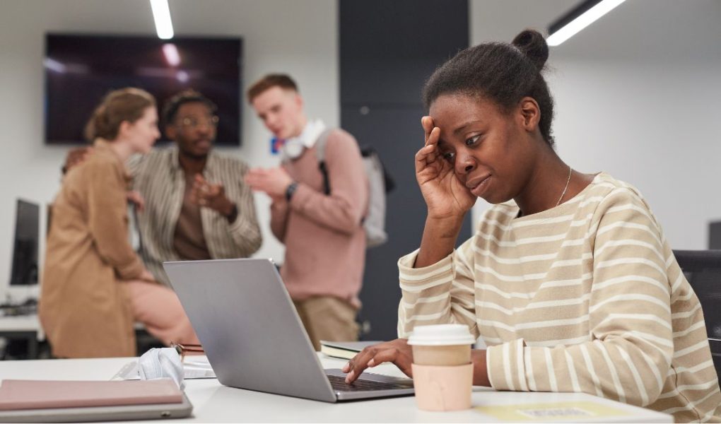 woman looking sad-hate your job