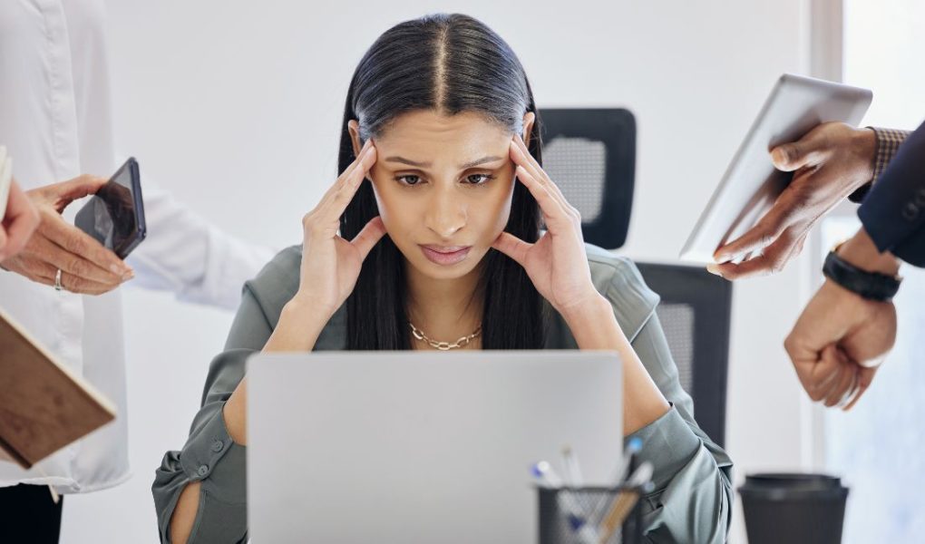 woman experiencing introvert social burnout